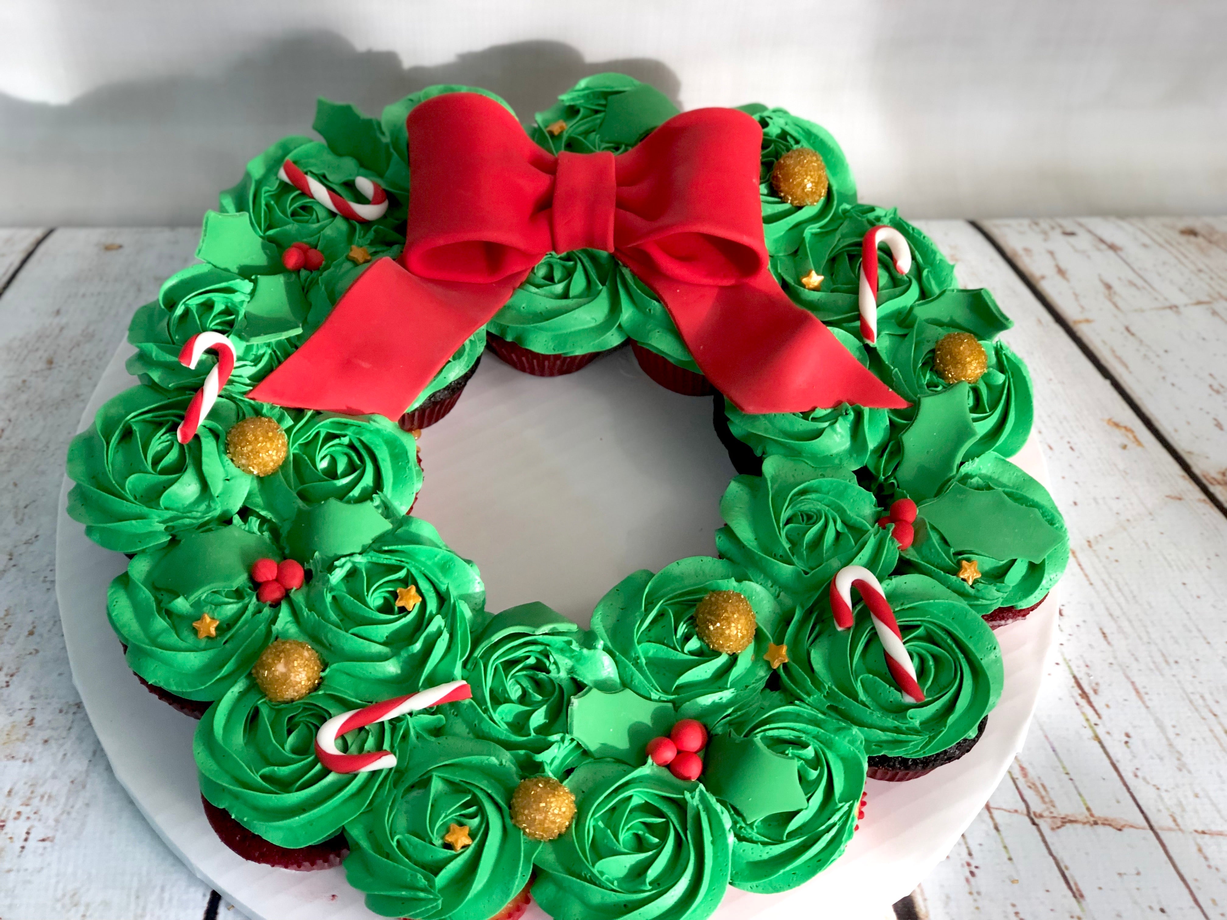 Christmas Cupcake Wreath (Large 24 cupcakes)